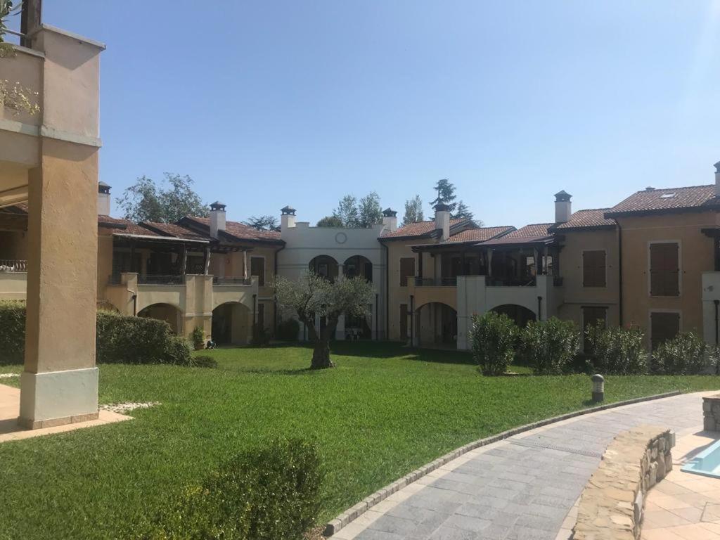 Luxury Apartments - Le Fate - Residence With Pool Манерба-дель-Гарда Екстер'єр фото