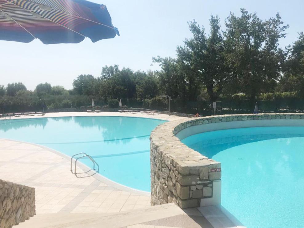 Luxury Apartments - Le Fate - Residence With Pool Манерба-дель-Гарда Екстер'єр фото