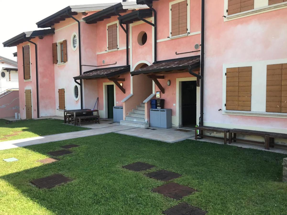 Luxury Apartments - Le Fate - Residence With Pool Манерба-дель-Гарда Екстер'єр фото