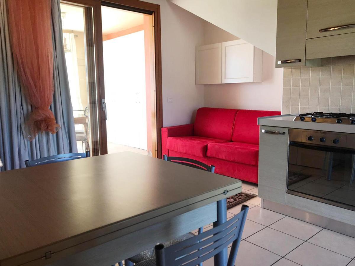 Luxury Apartments - Le Fate - Residence With Pool Манерба-дель-Гарда Екстер'єр фото