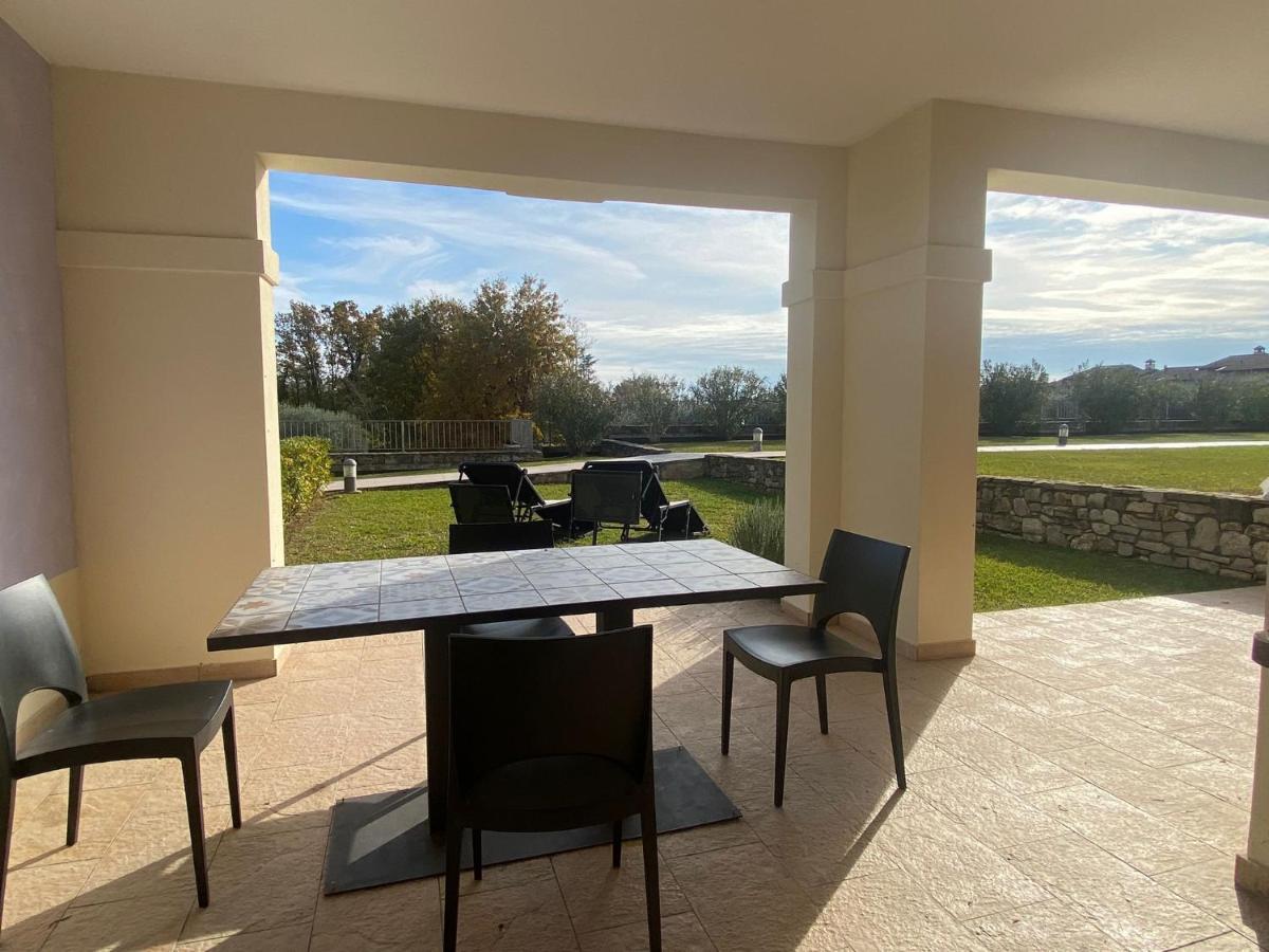 Luxury Apartments - Le Fate - Residence With Pool Манерба-дель-Гарда Екстер'єр фото