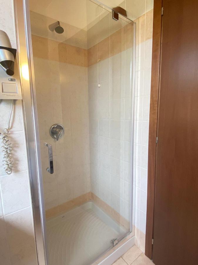 Luxury Apartments - Le Fate - Residence With Pool Манерба-дель-Гарда Екстер'єр фото