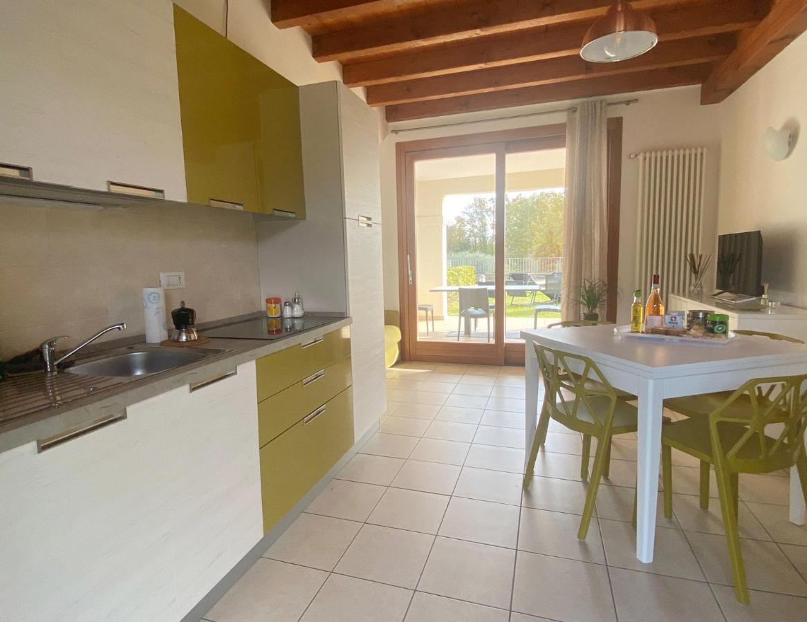 Luxury Apartments - Le Fate - Residence With Pool Манерба-дель-Гарда Екстер'єр фото