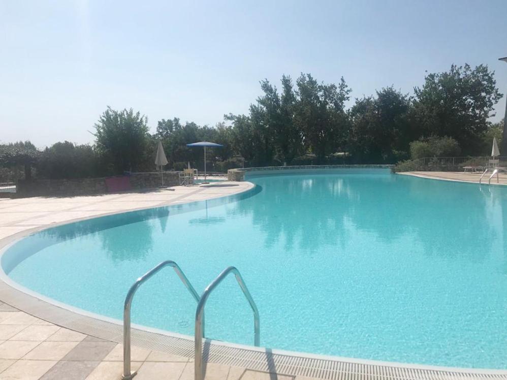 Luxury Apartments - Le Fate - Residence With Pool Манерба-дель-Гарда Екстер'єр фото
