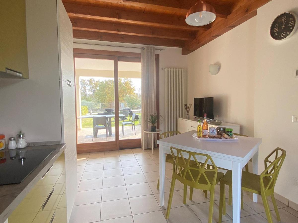 Luxury Apartments - Le Fate - Residence With Pool Манерба-дель-Гарда Екстер'єр фото