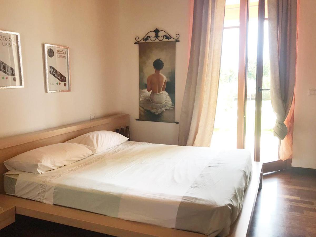 Luxury Apartments - Le Fate - Residence With Pool Манерба-дель-Гарда Екстер'єр фото
