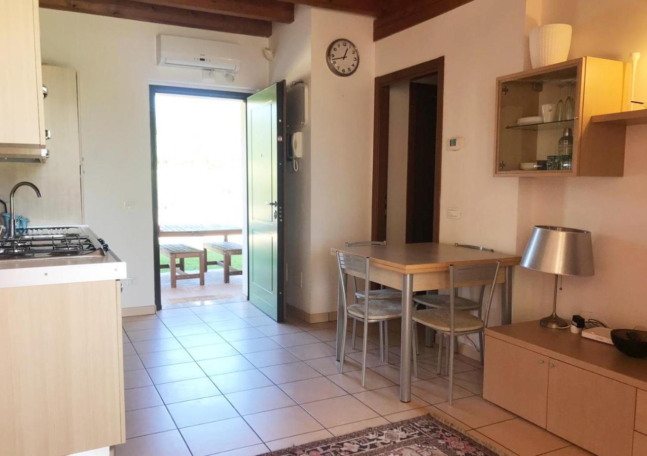 Luxury Apartments - Le Fate - Residence With Pool Манерба-дель-Гарда Екстер'єр фото