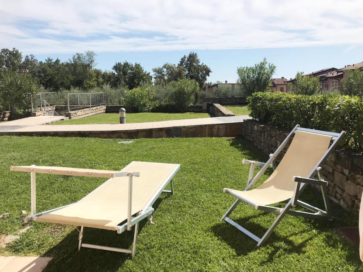Luxury Apartments - Le Fate - Residence With Pool Манерба-дель-Гарда Екстер'єр фото