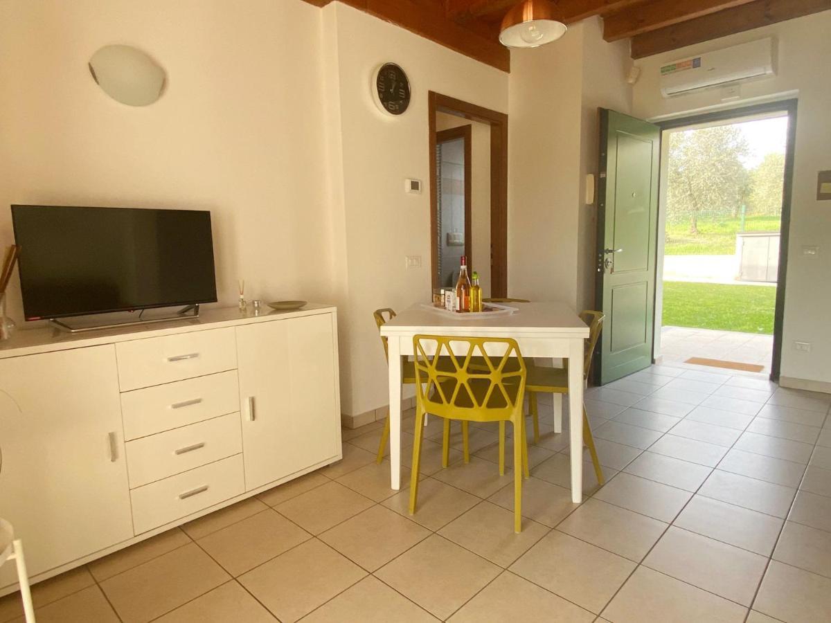 Luxury Apartments - Le Fate - Residence With Pool Манерба-дель-Гарда Екстер'єр фото