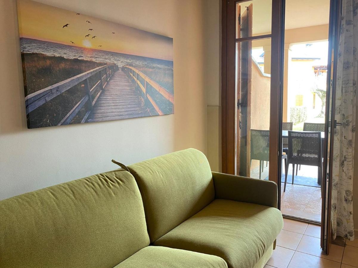 Luxury Apartments - Le Fate - Residence With Pool Манерба-дель-Гарда Екстер'єр фото